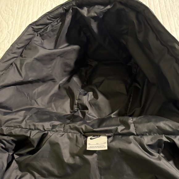 Nike Kids Hooded Black Puffer Jacket - XL - Picture 6 of 6